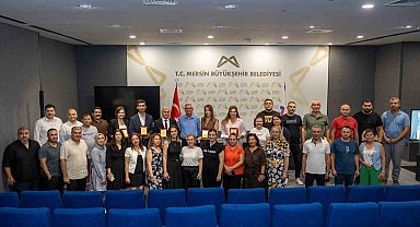 Mersin'de görevde yükselen personele plaket ve teşekkür belgesi