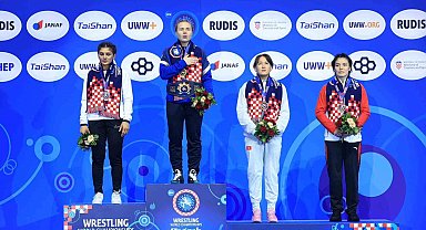 Milli güreşçi Esrin Baş, dünya ikincisi