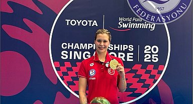 Milli yüzücü Defne Kurt'tan 5. dünya şampiyonluğu