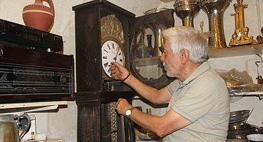 Müze gibi iş yerinde 40 yıldır biriktirdiği antikaları sergiliyor
