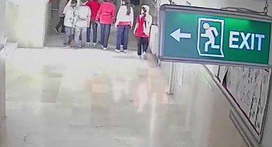 Nefes borusuna mandalina dilimi takılan öğrenciyi, öğretmenin Heimlich manevrası kurtardı