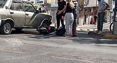 Otomobil ile elektrikli bisiklet çarpıştı: 2 yaralı