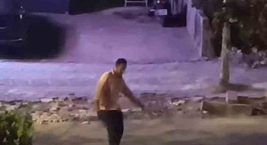 Otostop çektiği araçların durması için yola taş koydu