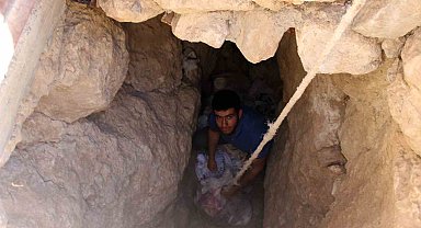 Peynirlerini soğuk hava deposu olarak köylerinde bulunan buz mağaralarında muhafaza ediyorlar