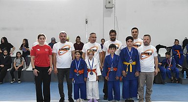 Pursaklar'ın spor salonlarında yarınların şampiyonları yetişiyor