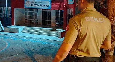 Salihli'de gece bekçileri, öğrencilerin güvenliği için nöbette