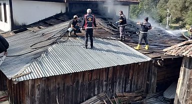 Samanlıkta çıkan yangın konağı küle çeviriyordu