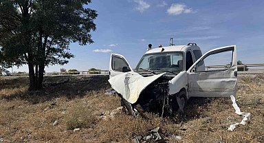 Şarampole düşen araçtakiler kazayı hafif atlattı