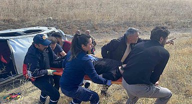 Şarampole uçan otomobildeki 4 kişi yaralandı