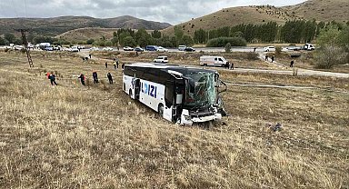 Sivas'ta otobüs kazası, 3'ü ağır 18 yaralı