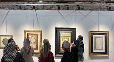 Sonsuz Desenlerde Altın İzler Hat ve Tezhip Sergisi Dolmabahçe Sarayı'nda sanatseverler ile buluştu