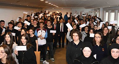 Trabzon'da üniversiteye hazırlanan 10 bin öğrenciye dijital eğitim desteği