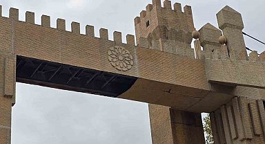 Üst geçit tehlike saçıyor