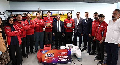 Vali Hatipoğlu, başarılı gençlerle bir araya geldi