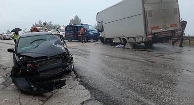 Yağış kazayı beraberinde getirdi: Karavan otomobille çarpıştı