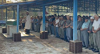 Yangında ölen nene ve torun yan yana toprağa verildi