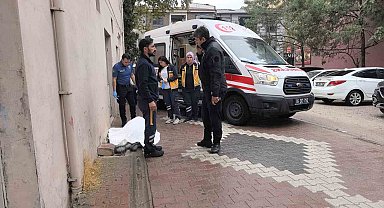 Yaşlı adam sokakta ölü bulundu