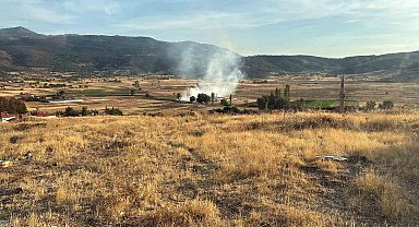 Yeşilova'da arazi yangını