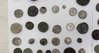 Yurt dışına kaçırılan 307 sikke ve 11 obje komşuya takıldı