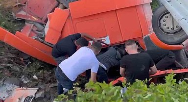 Zonguldak-Ereğli kara yolunda tır devrildi: 1 yaralı