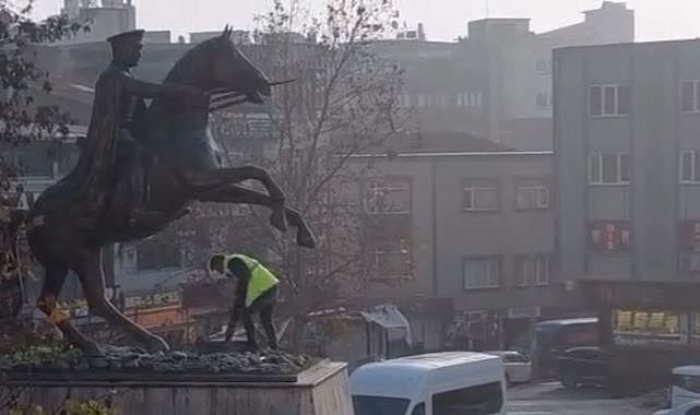 Gebze’de Atatürk Anıtı Tartışması Sürüyor: ‘Kent Meydanı’nın Tam Ortasına Taşınsın’ Çağrısı