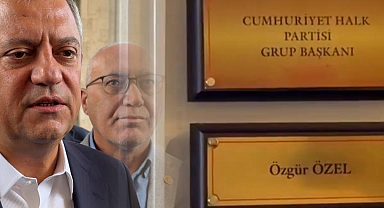 Özel'in Meclis'teki tabelası da değiştirildi