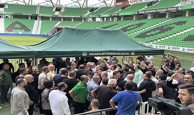 Sakaryaspor'da yaşanan gerginlik genel kurulu erteletti
