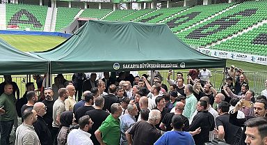 Sakaryaspor'da yaşanan gerginlik genel kurulu erteletti